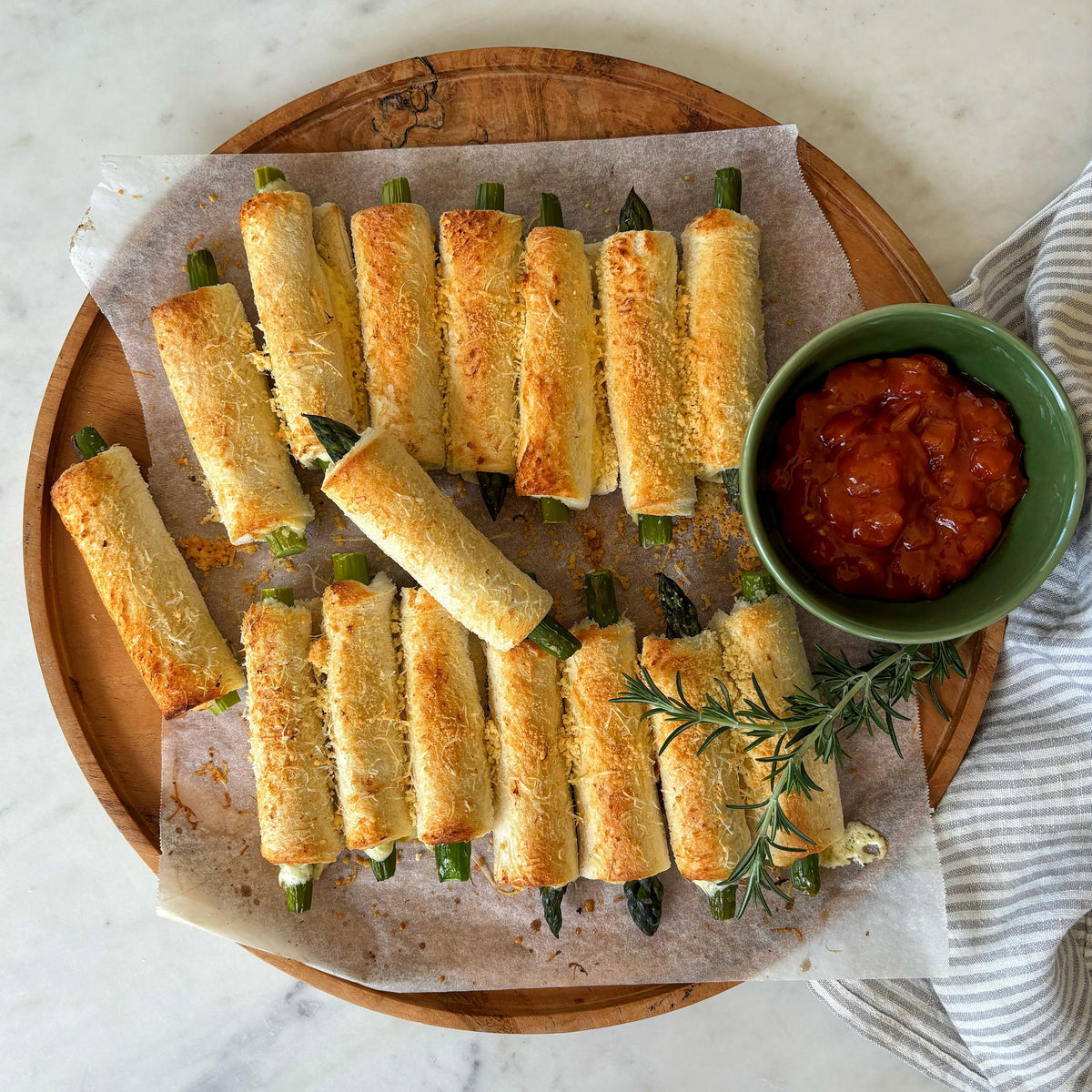 Cheesy Lemon Cream Asparagus Rolls