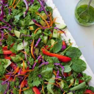 cleansing raw salad with herb dressing 