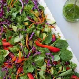 cleansing raw salad with herb dressing 