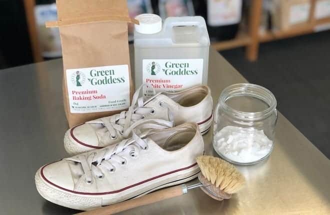 How to clean white hot sale sneakers without baking soda