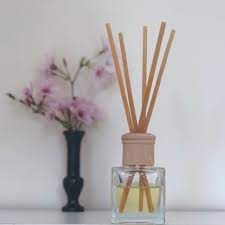glass diffuser with reeds