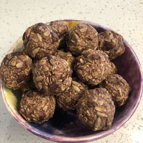 chocolate oat & nut energy balls