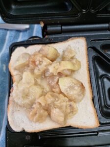 feijoa toastie being made