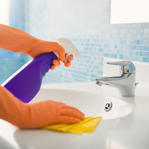 spray cleaner household toxins to avoid